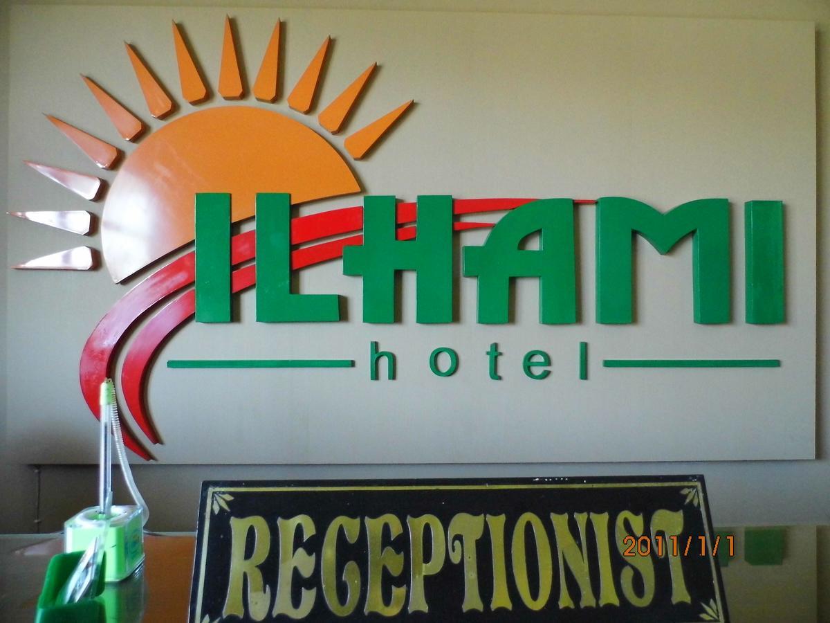 Ilhami Hotel Blitar Kültér fotó