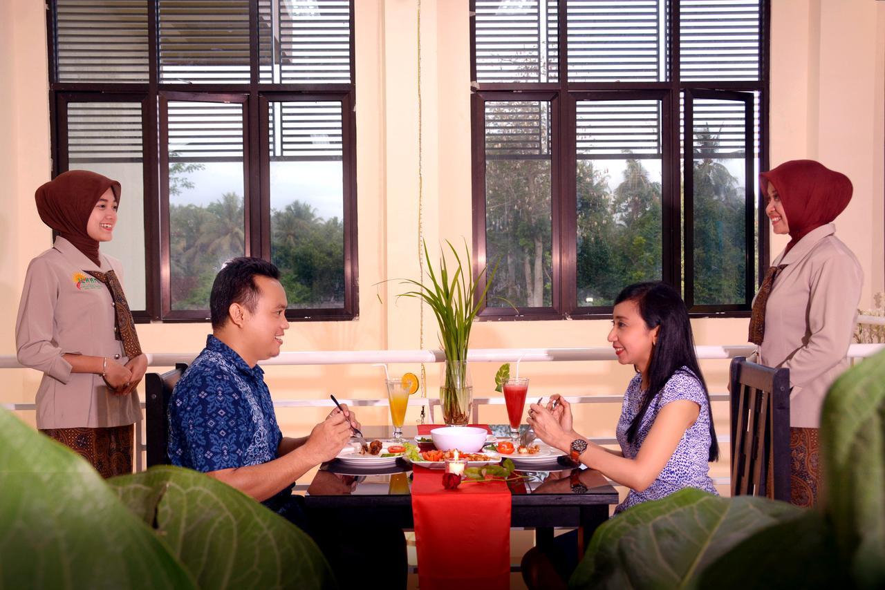 Ilhami Hotel Blitar Kültér fotó