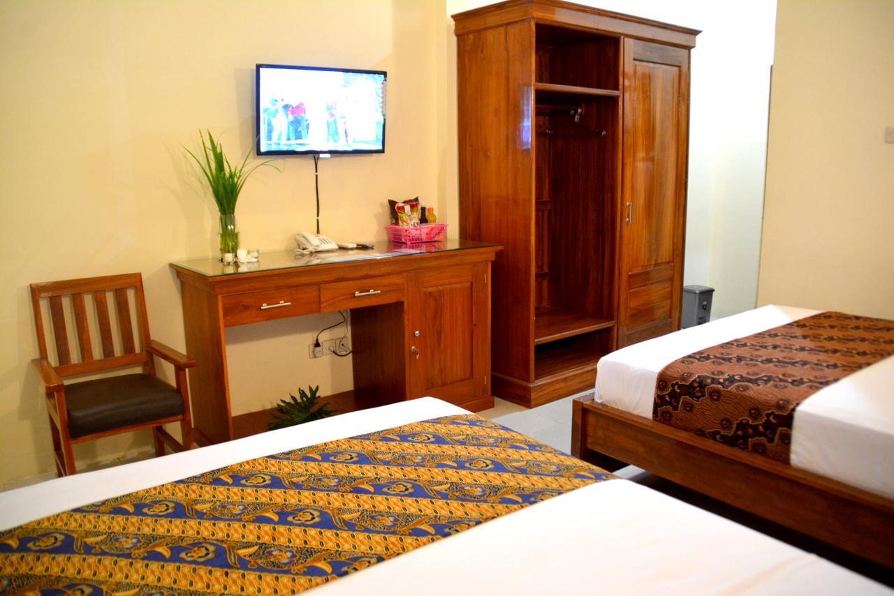 Ilhami Hotel Blitar Kültér fotó