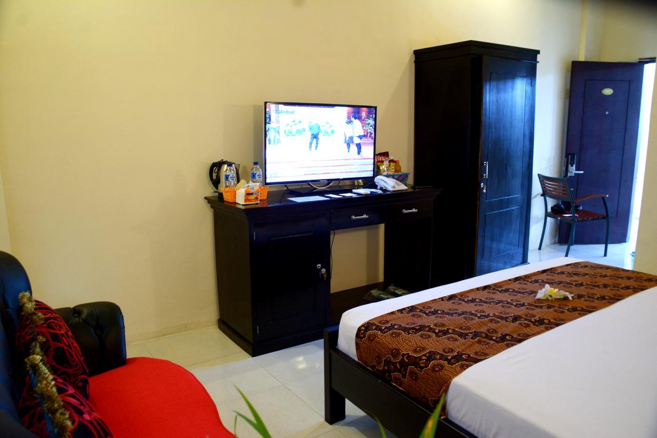 Ilhami Hotel Blitar Kültér fotó