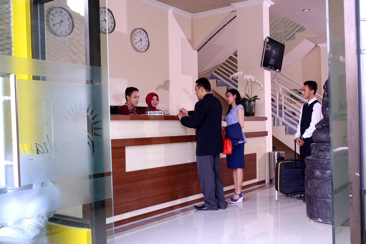 Ilhami Hotel Blitar Kültér fotó