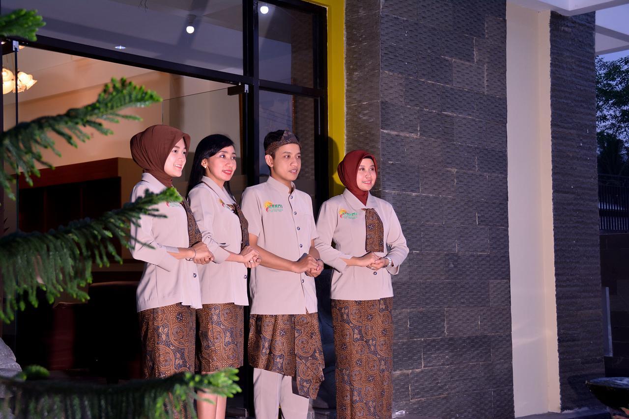 Ilhami Hotel Blitar Kültér fotó